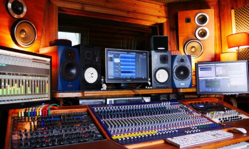 How Hype and Metrics Are Replacing Real Music Discovery How Hype and Metrics Are Replacing Real Music Discovery